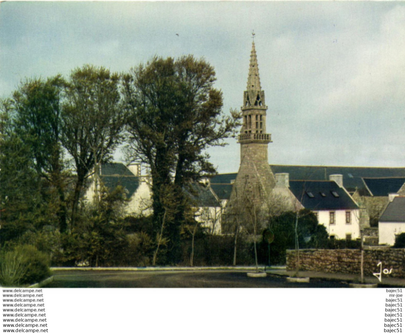 Plogoff - Le bourg; église