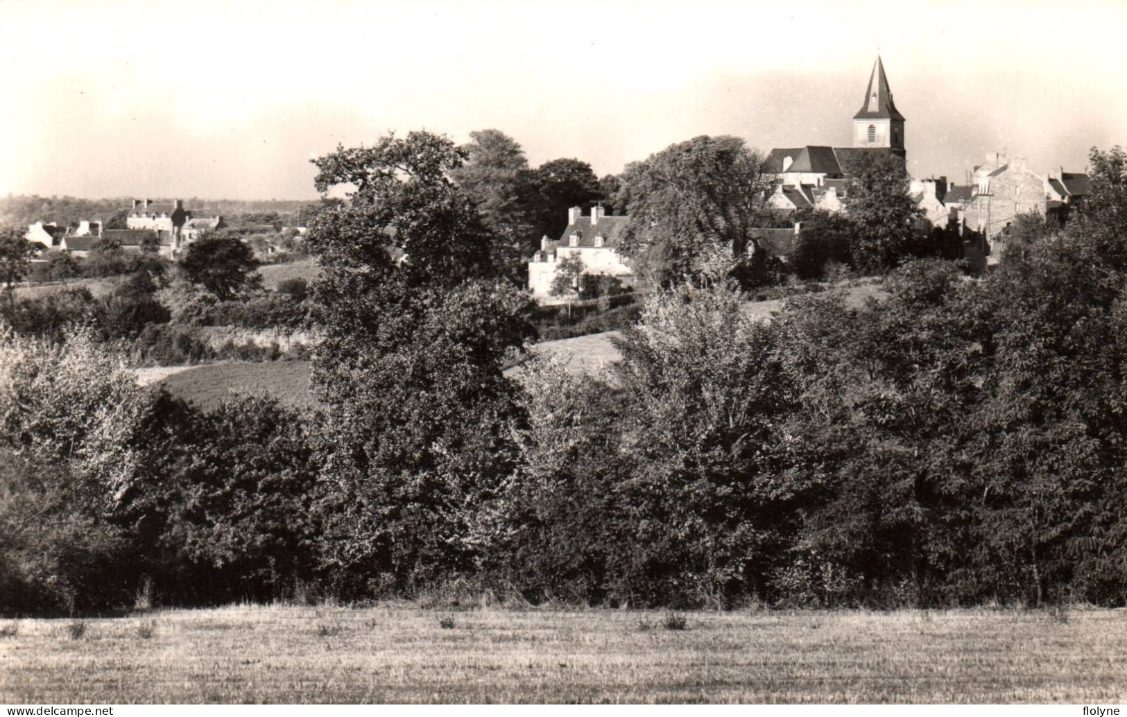 plouër sur rance - vue générale du village