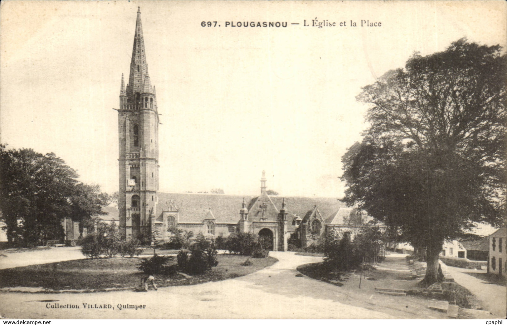 Plougasnou CPA L'eglise et la place