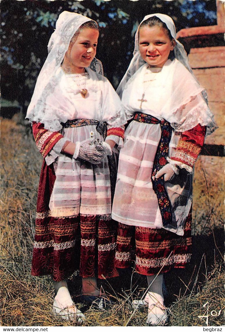 PLOUGUERNEAU     COSTUME   FILLETTES