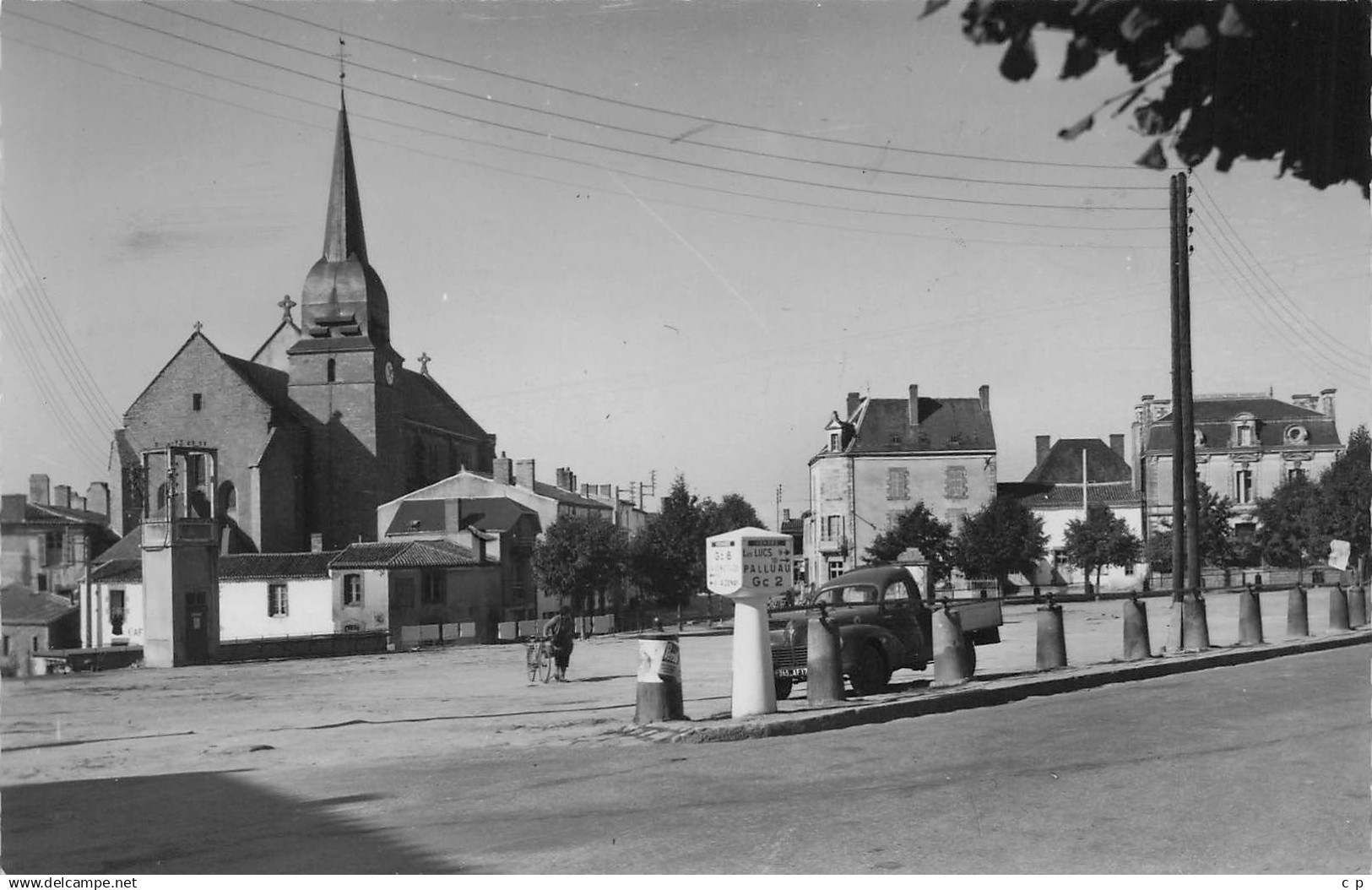 Poiré sur vie - la Place   - CPSM °J