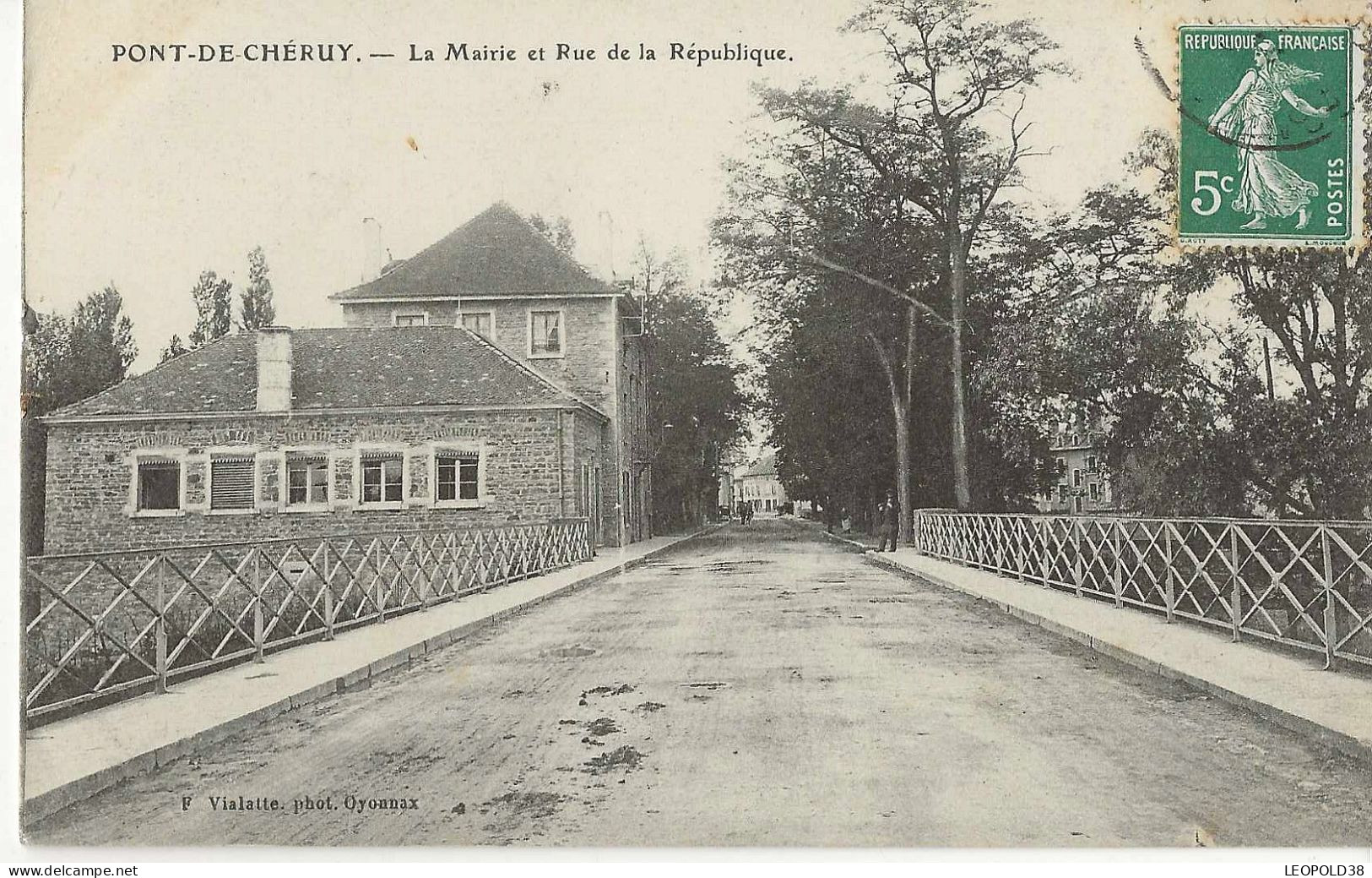 Pont de Chéruy La Mairie