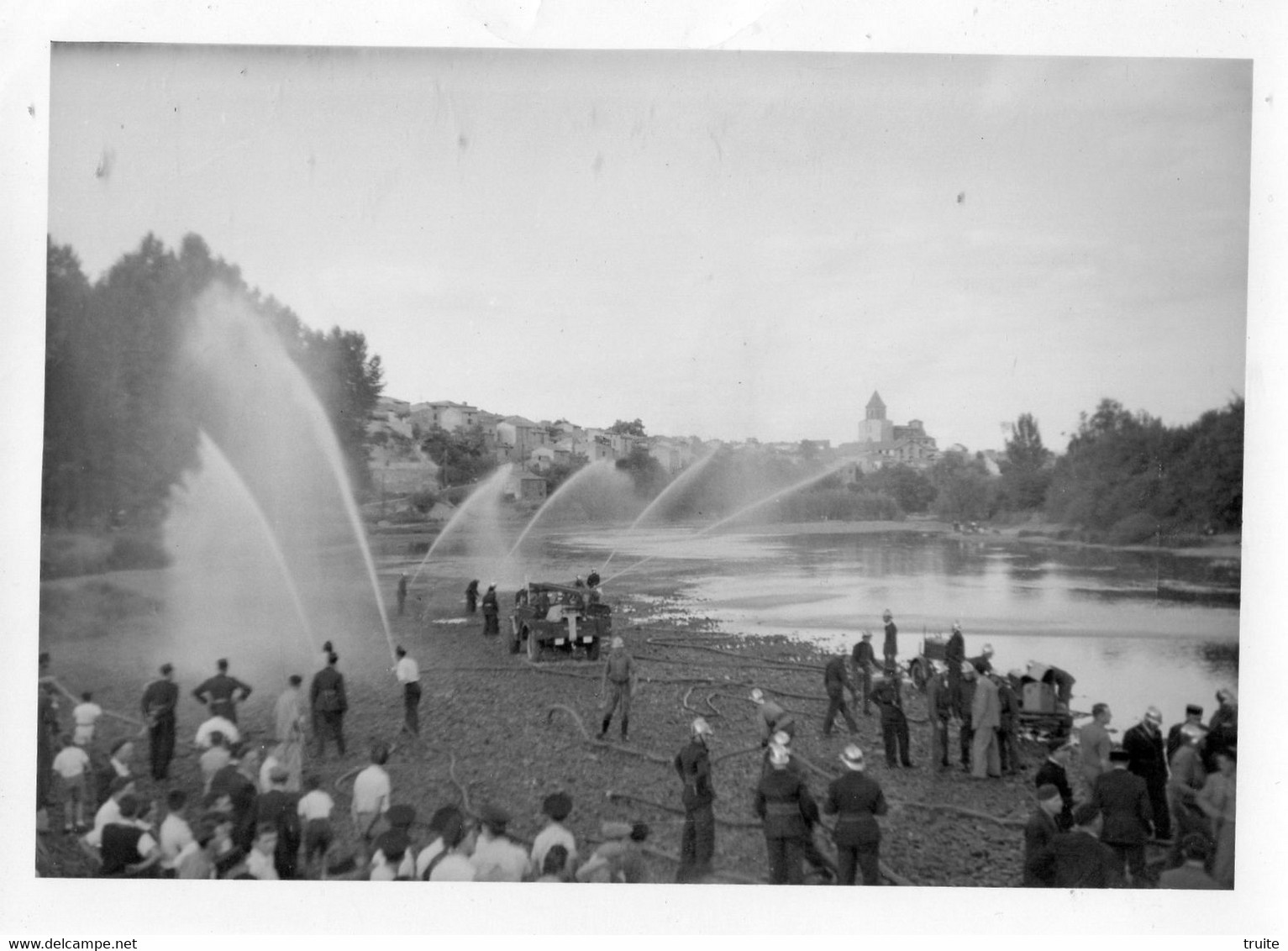 PONT-DU-CHATEAU EXERCICE DE SAPEUR POMPIERS  (PHOTOGRAPHIE )
