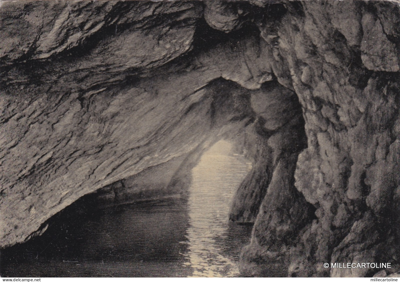 # PONZA: GROTTA VERDE DELLE SIRENE A CAPO BIANCO