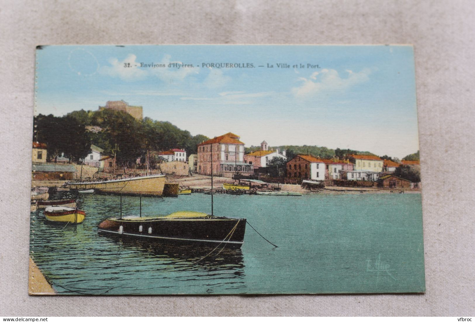 Porquerolles, la ville et le port, Var 83
