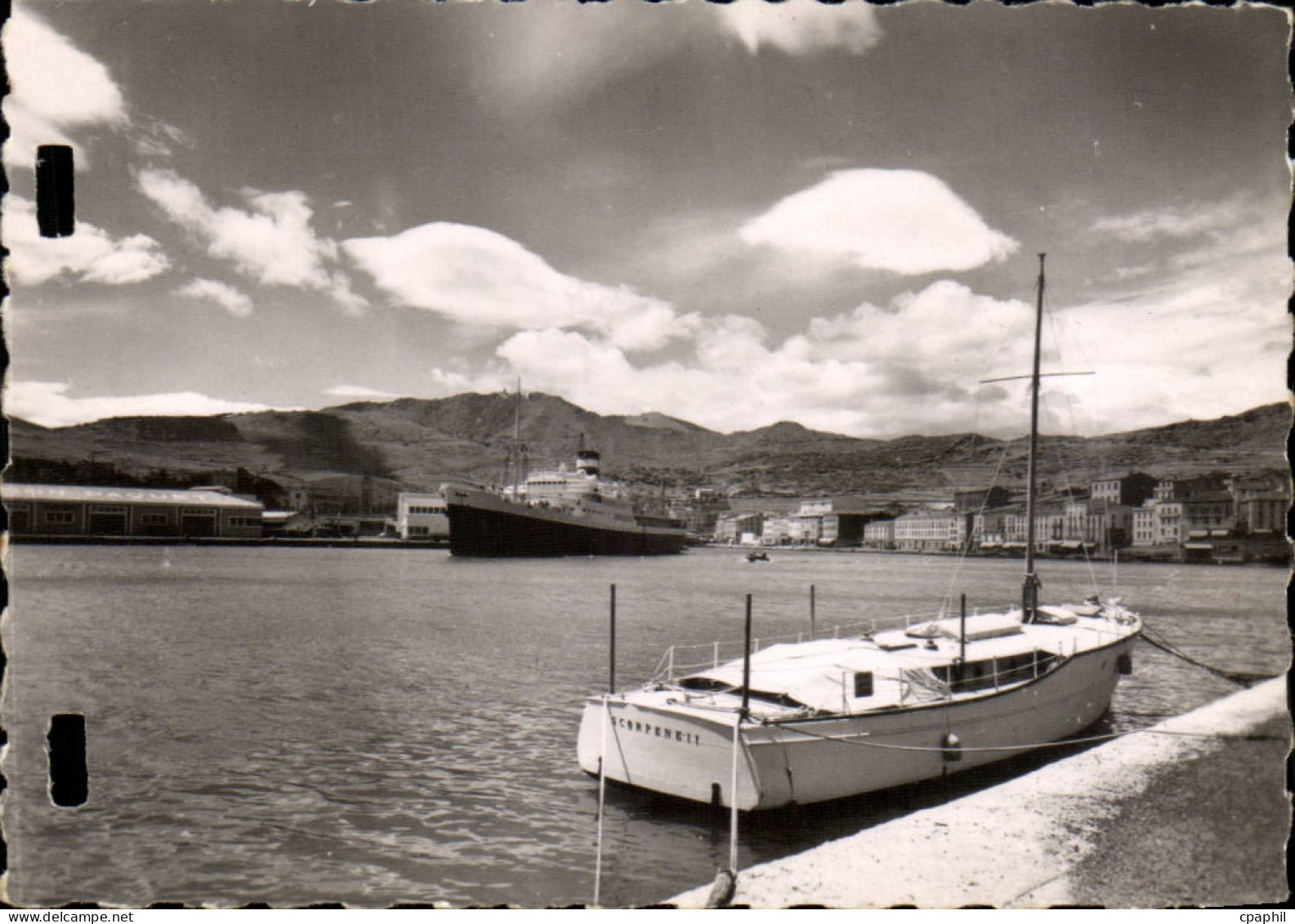 Port Vendres cPA Le port et la ville