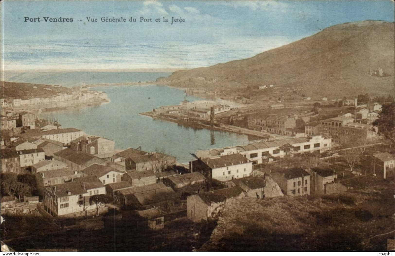 Port Vendres CPA Vue generale du port et la jetee