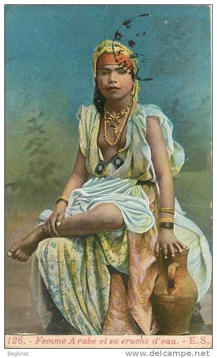 PORTEUSE DEAU      JEUNE FEMME ARABE