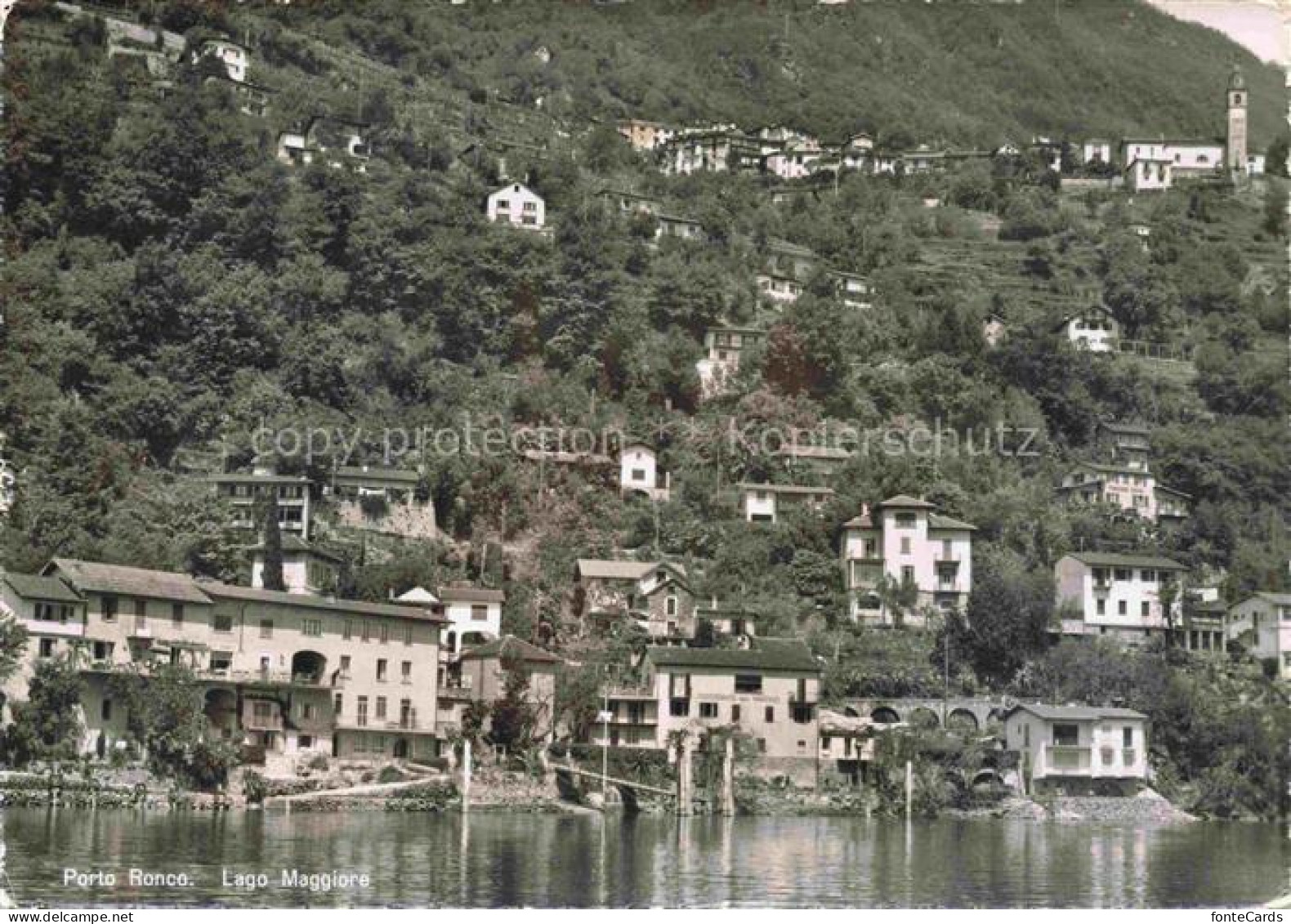 Porto Ronco Lago Maggiore Lago-Maggiore Uferort Haeuser Berghang Kirchturm Seeuf
