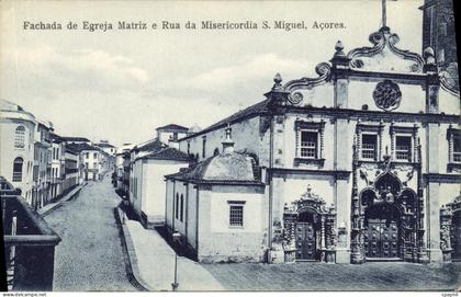 CPA Fachada de Egreja Matriz e Rua Misericordia S Miguel Acores