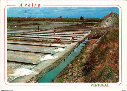 CPM AK Aveiro Preparacao do sal PORTUGAL (1342193)