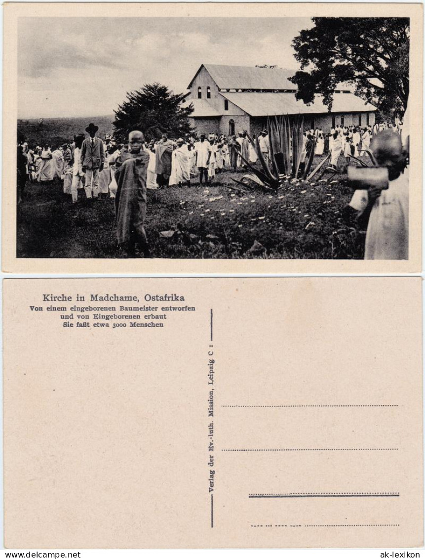 Postcard Madchame Kirchbesucher vor der Kirche (3000 Plätze) 1930