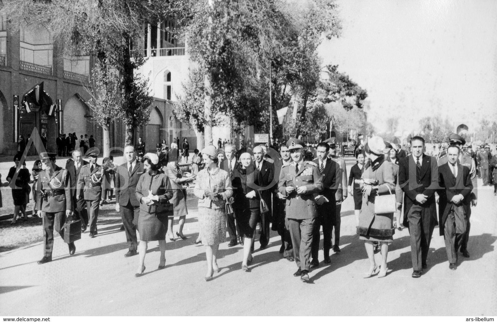 Postcard / ROYALTY / Belgique / koningin Fabiola / reine Fabiola / Rue Berkendael / 1965