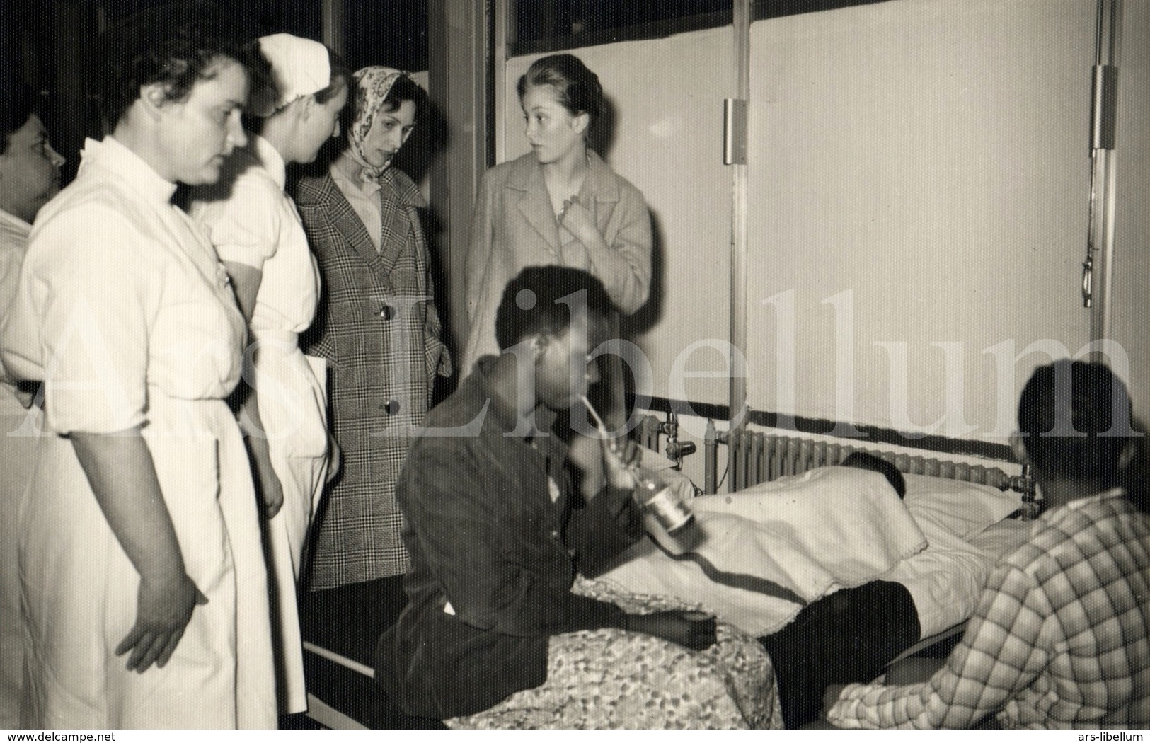 Postcard / ROYALTY / Belgium / België / prinses Paola / princesse Paola / vluchtelingen / réfugiés / Bruxelles / 1960