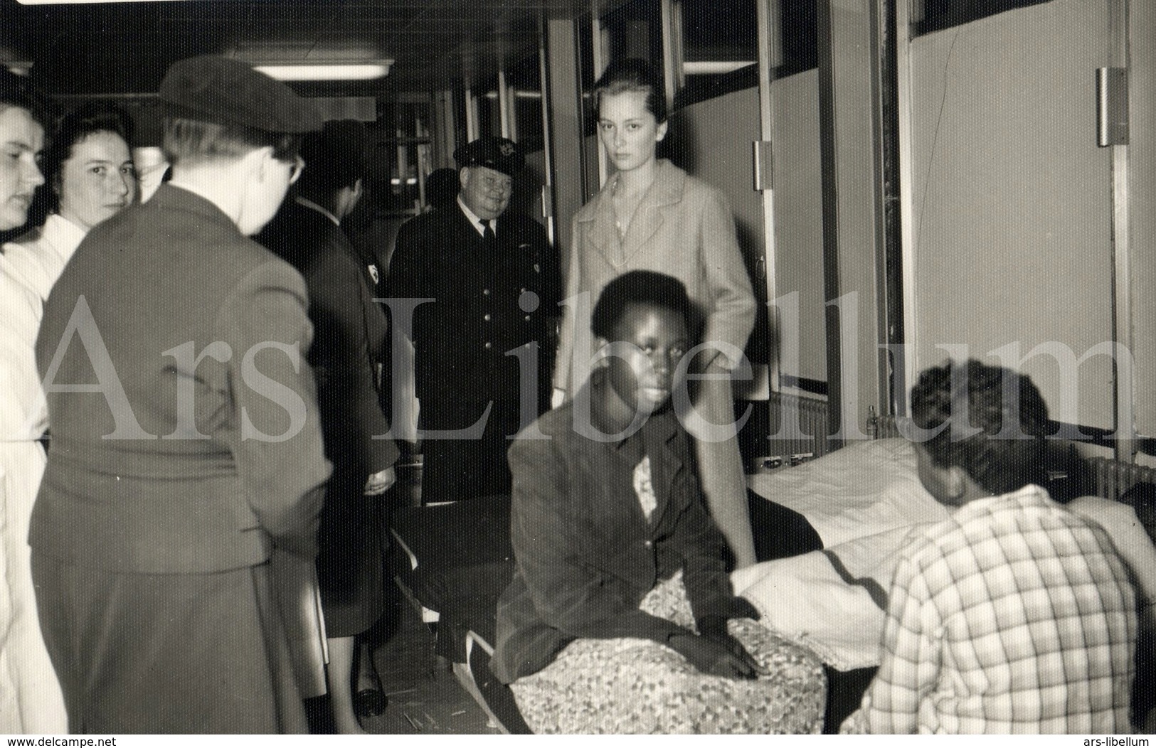 Postcard / ROYALTY / Belgium / België / prinses Paola / princesse Paola / vluchtelingen / réfugiés / Bruxelles / 1960