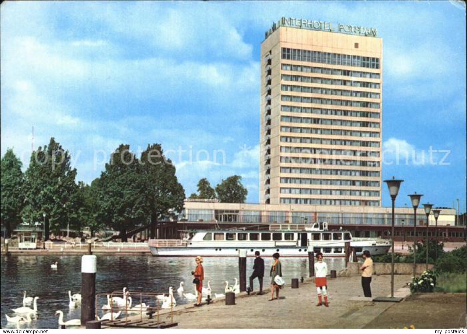 Potsdam Interhotel Potsdam Uferpromenade Ausflugsdampfer