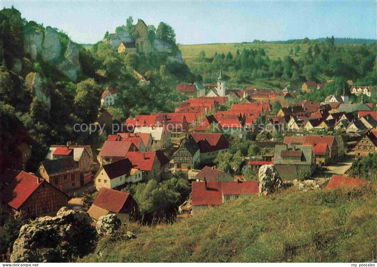 Pottenstein Oberfranken Burg-Pottenstein Fraenkische-Schweiz Kirche Fachwerk Dor