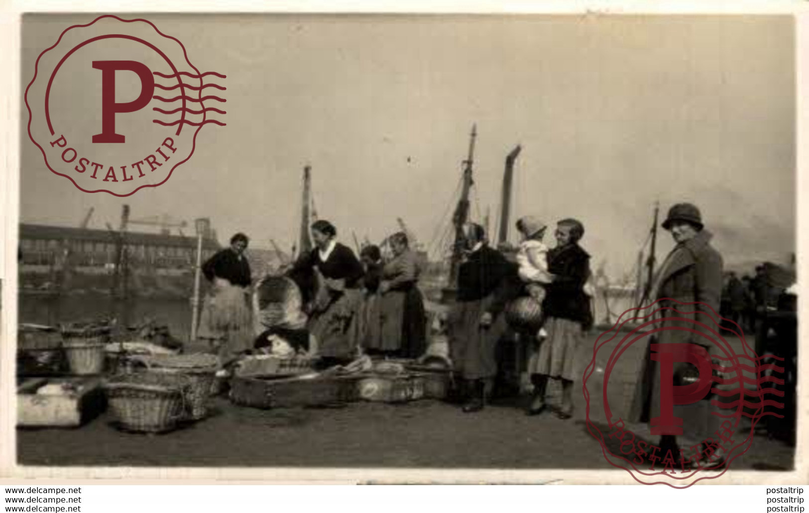PROFESIONES // PROFESSIONS. BOULOGNE SUR MER. FISH MARKET. REAL PHOTO