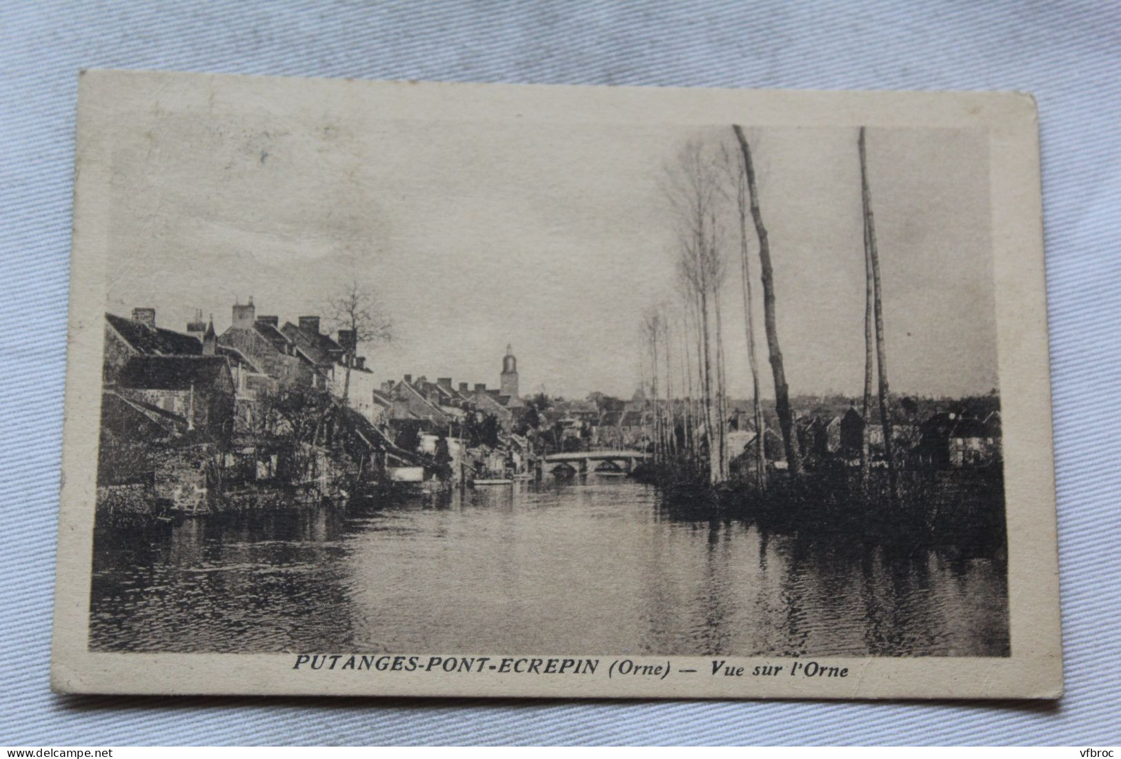 Putanges Pont Ecrepin, vue sur l'Orne, Orne 61