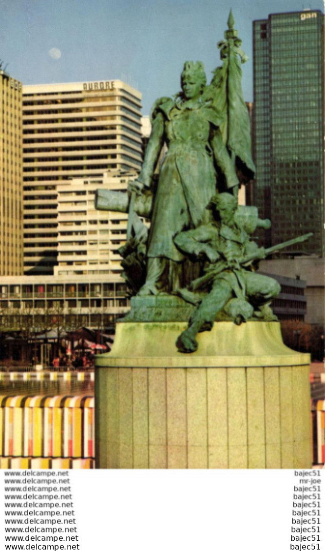 Puteaux La défense - La statue de la défense - Sculpteur Barrias