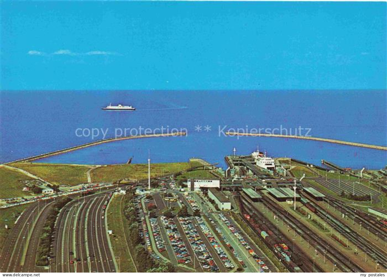 Puttgarden Fehmarn Schleswig-Holstein Faehrhafen Fehmarn Faehre Ostsee Gleisanla
