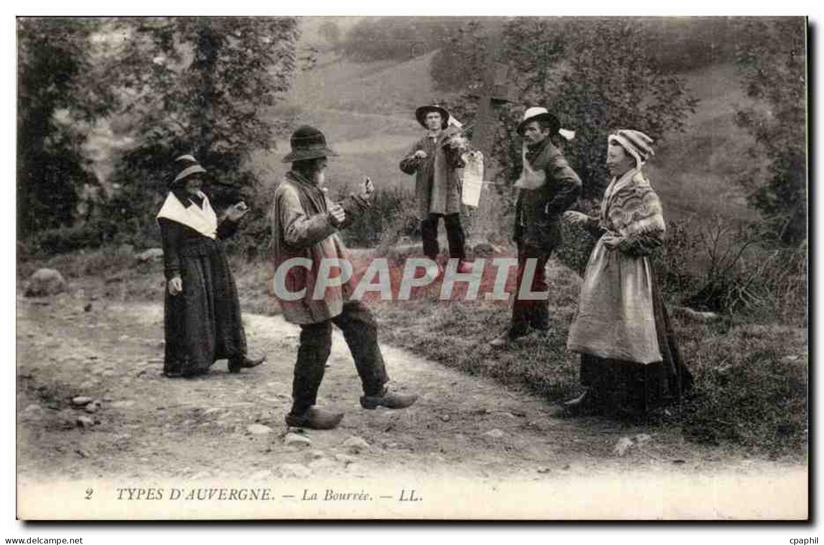Puy de Dome- Types D'Auvergne- La Bourree--CPA