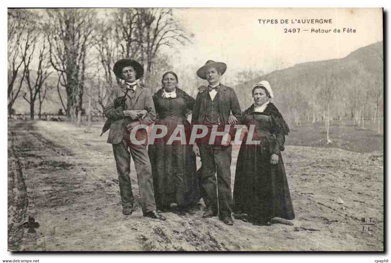 Puy de Dome- Types de L'Auvergne -Retour de Fete--CPA
