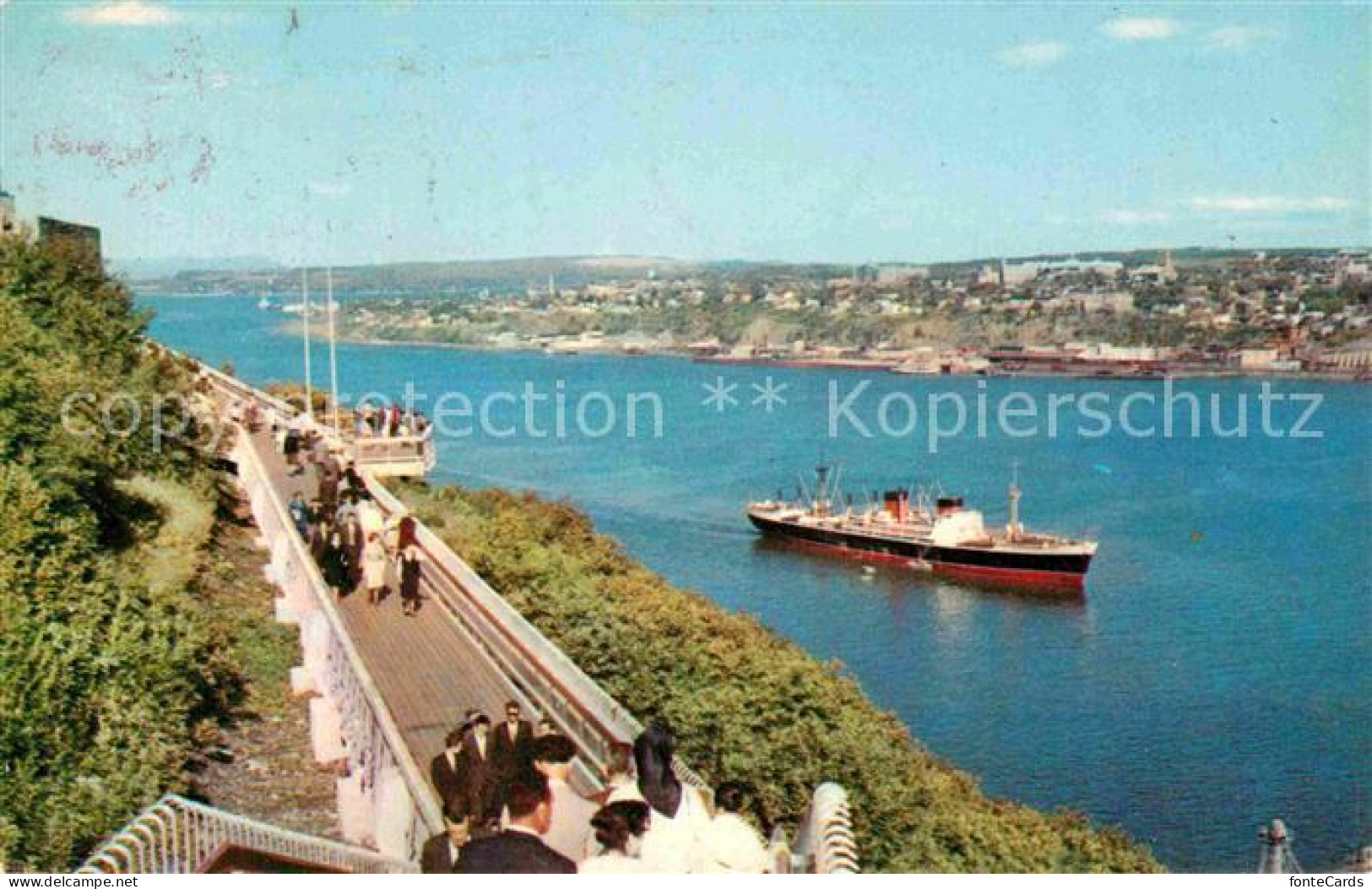 Quebec Promenade des Gouverneurs contourne les vieux murs de la Citadelle