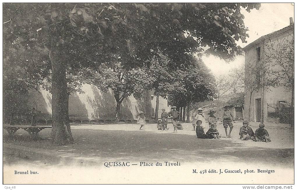 Quissac. Place du tivoli