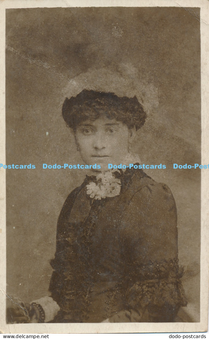 R006247 Old Postcard Womans Portrait F Barrington