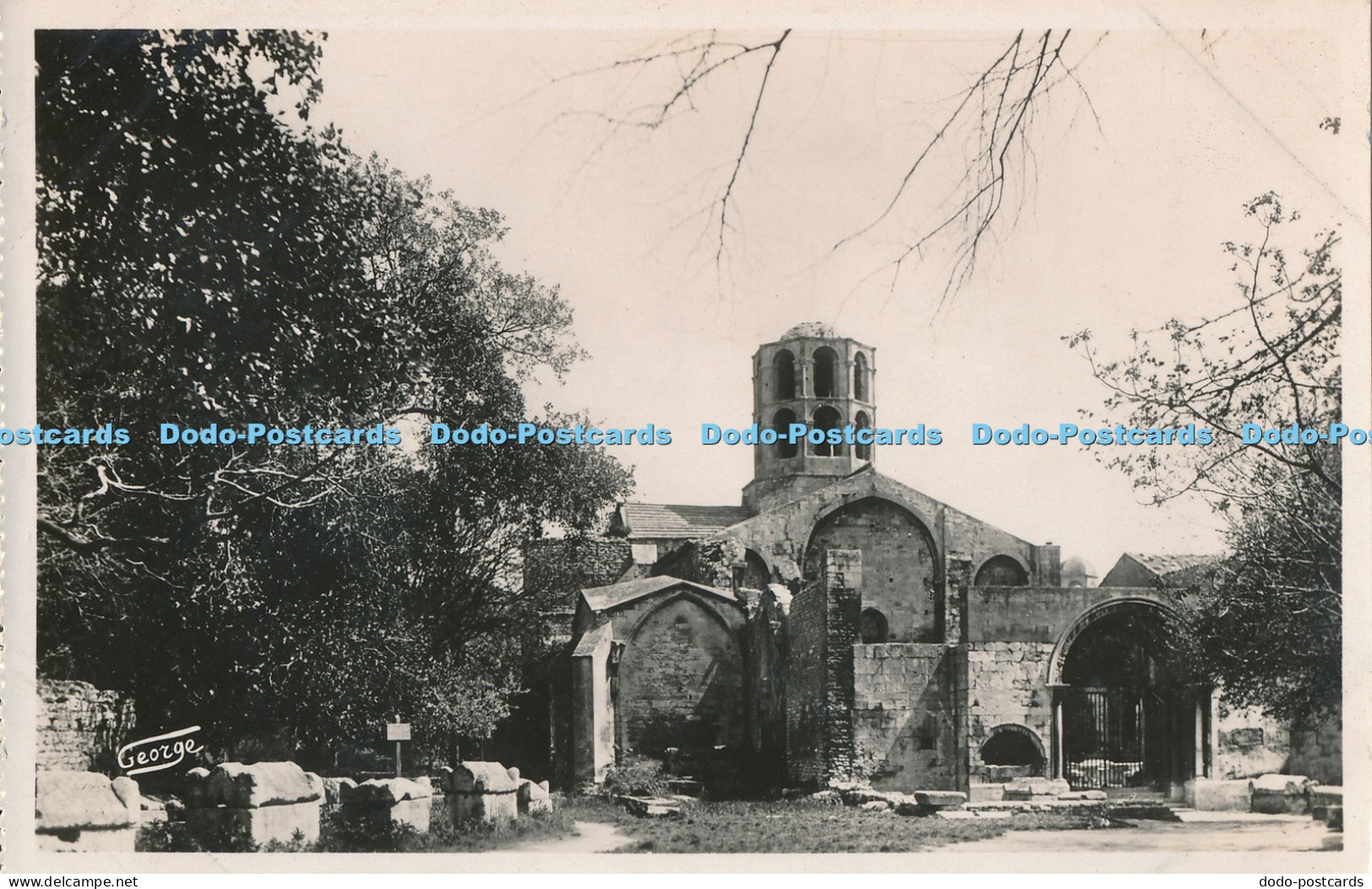 R018806 Arles en Provence Chapelle St Honorat des Alyscamps George Arles