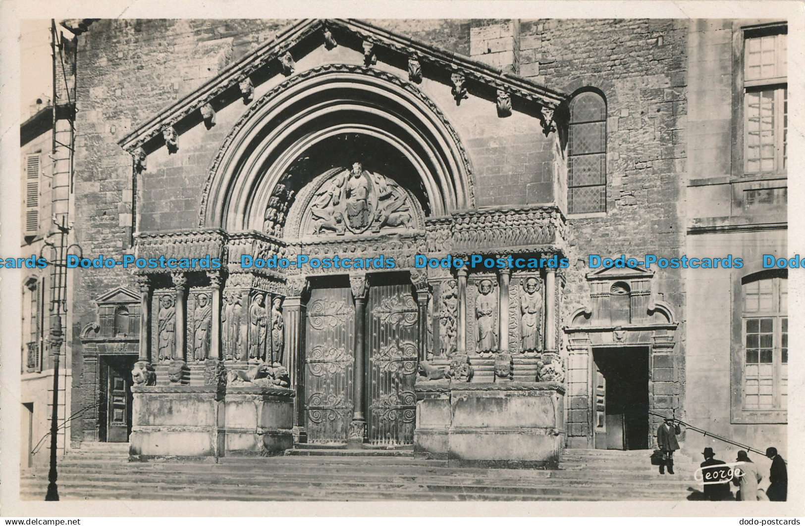 R018809 Arles en Provence. Portail de la Cathedrale St. Trophime. George Arles