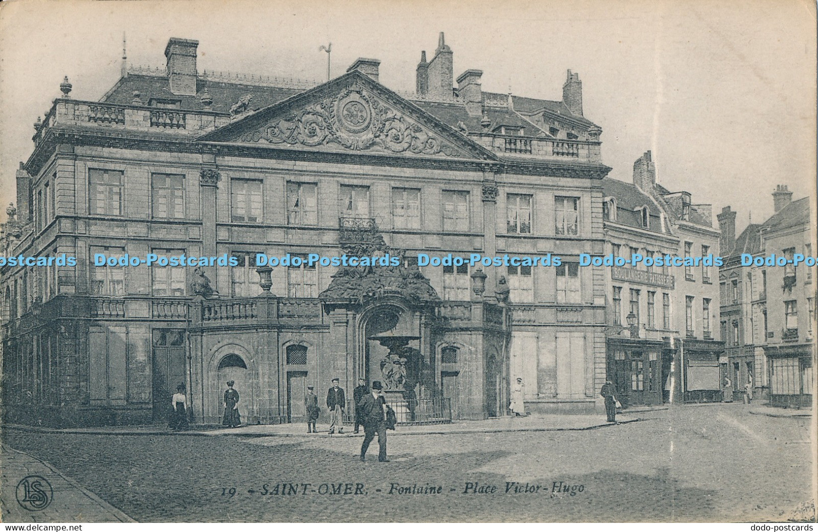 R021327 Saint Omer Fontaine Place Victor Hugo