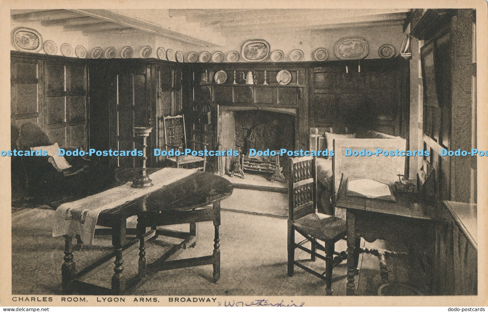 R031384 Charles Room Lygon Arms Broadway Russell Lygon