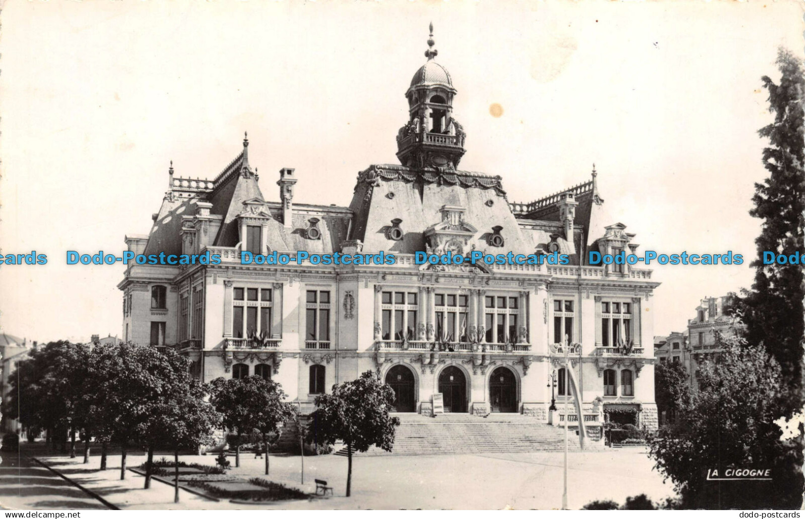 R058647 Vichy. Allier. Reine des Villes dEaux. LHotel de Ville. La Cigogne