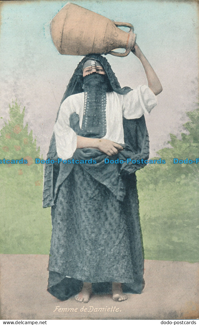 R078913 Femme de Damiette. Ephtimios Freres