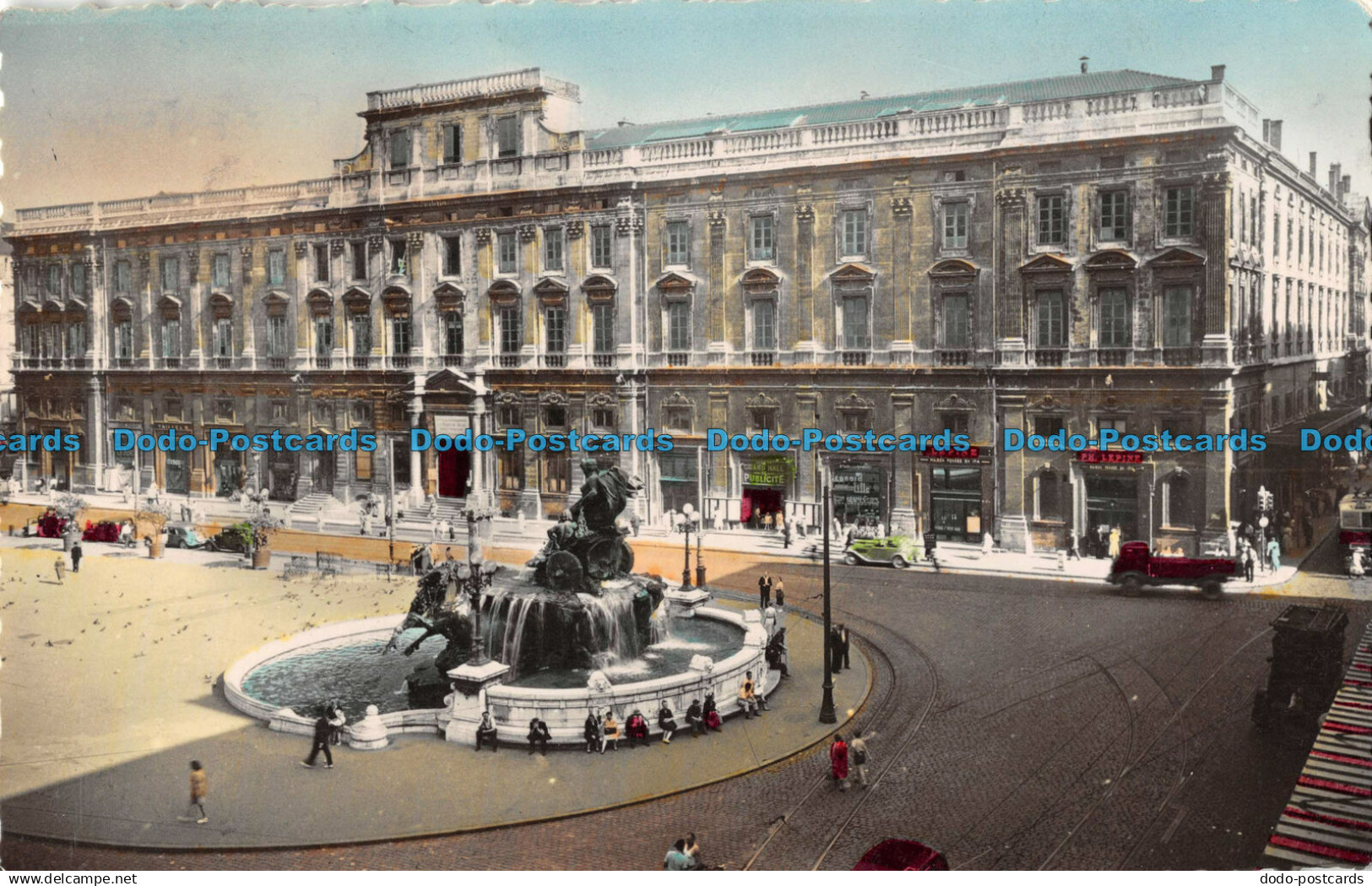R091537 Lyon. Place des Terreaux. Palais Saint Pierre. Victor Hugo