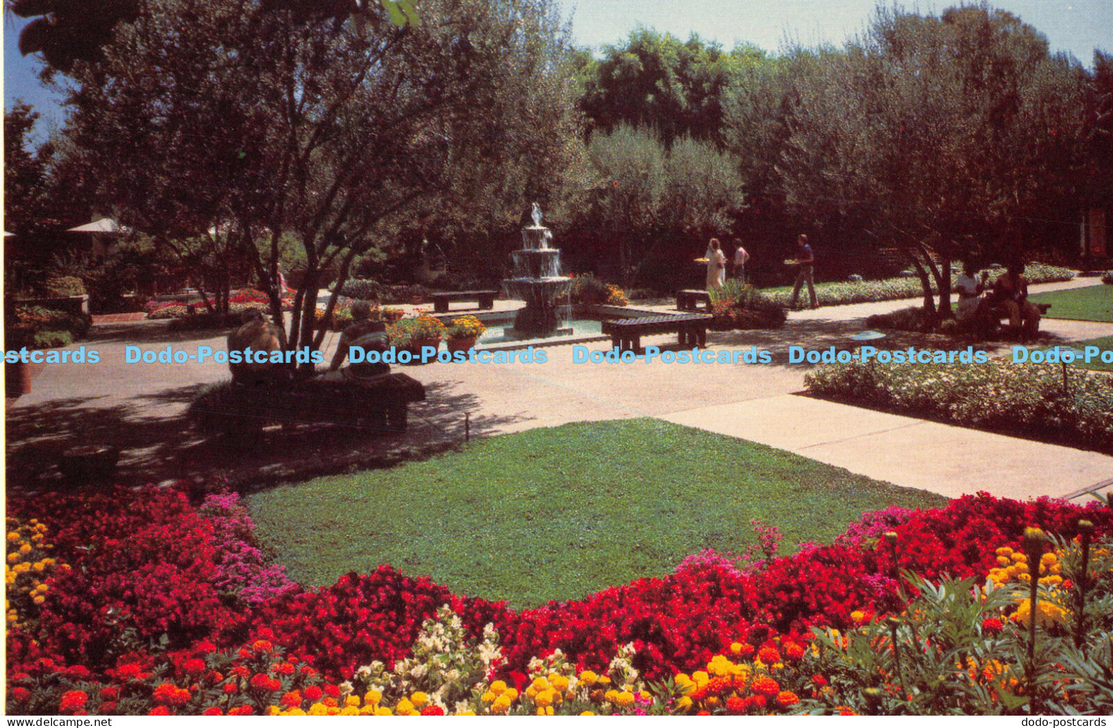 R175217 Lawrys California Center. Los Angeles. Ca. The Gray Line. Market Makers