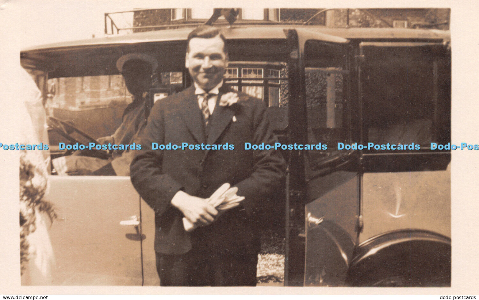 R225742 Man Car Driver Wedding