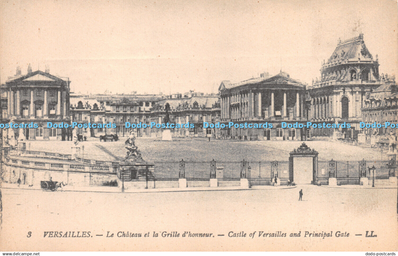 R276056 3 Versailles Le Chateau et la Grille dhonneur Castle of Versailles and P