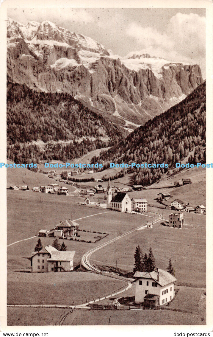 R284383 Wolkenstein gegen Sellagruppe Groden Dolomiten J F Amonn S A