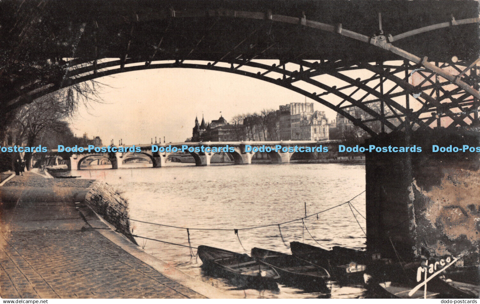 R286585 Paris Le Pont Neuf vu du Pont des Arts Marco No 20