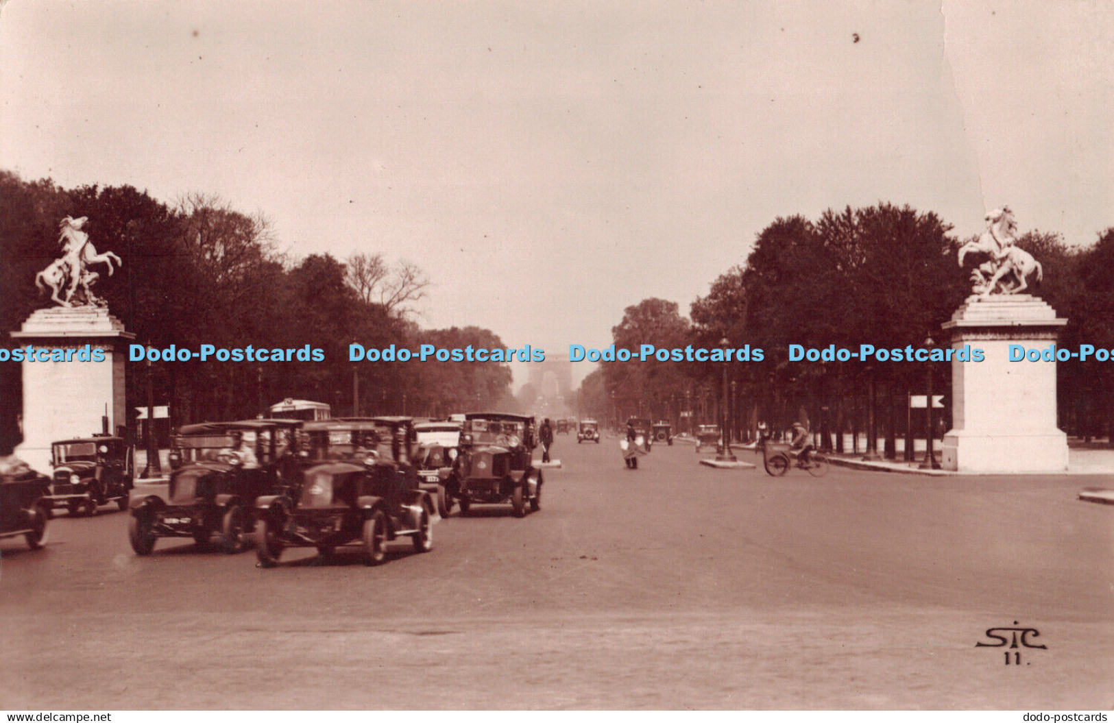 R294615 Paris Les Champs Elysees No 11 S I C