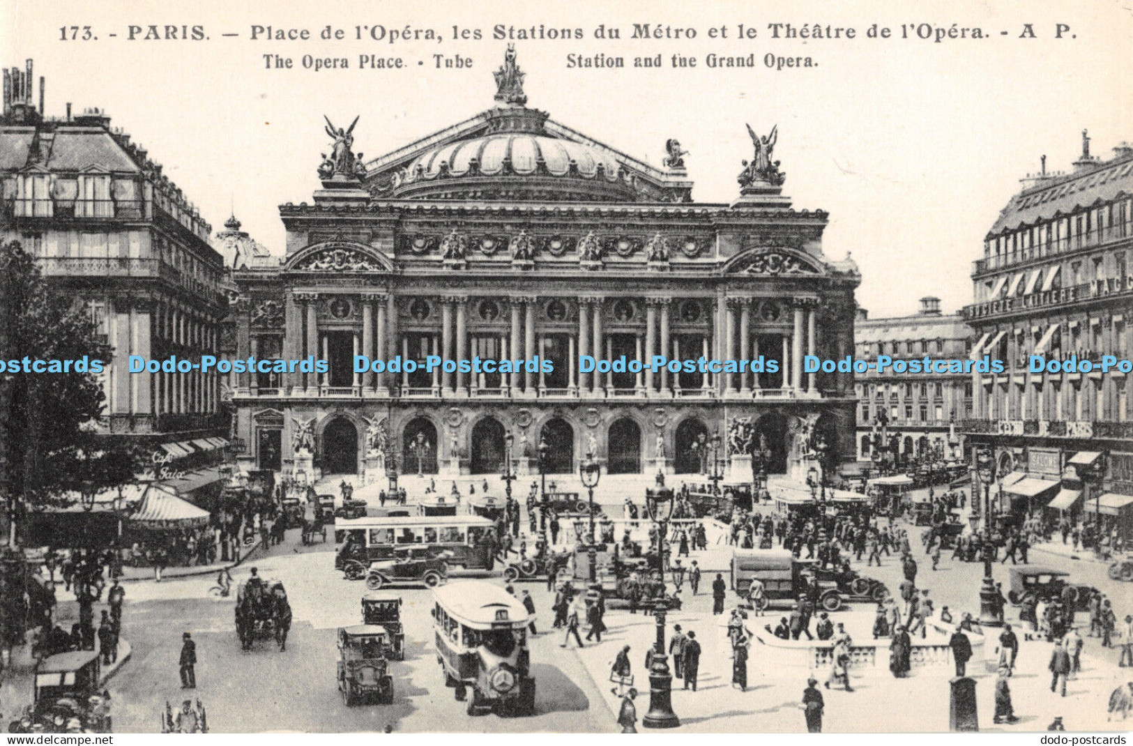 R369421 173 Paris Place de lOpera les Stations du Metro et le Theatre de lOpera