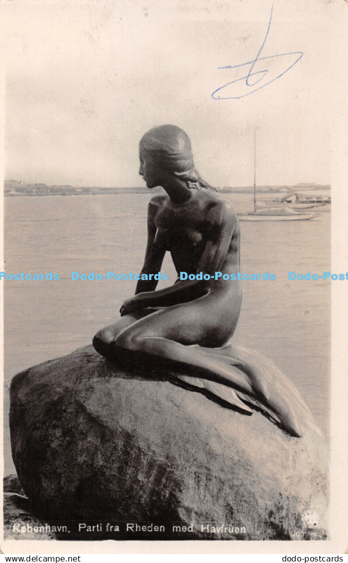 R374980 Kobenhavn Parti fra Rheden med Havfruen The Little Mermaid Alex Vincents