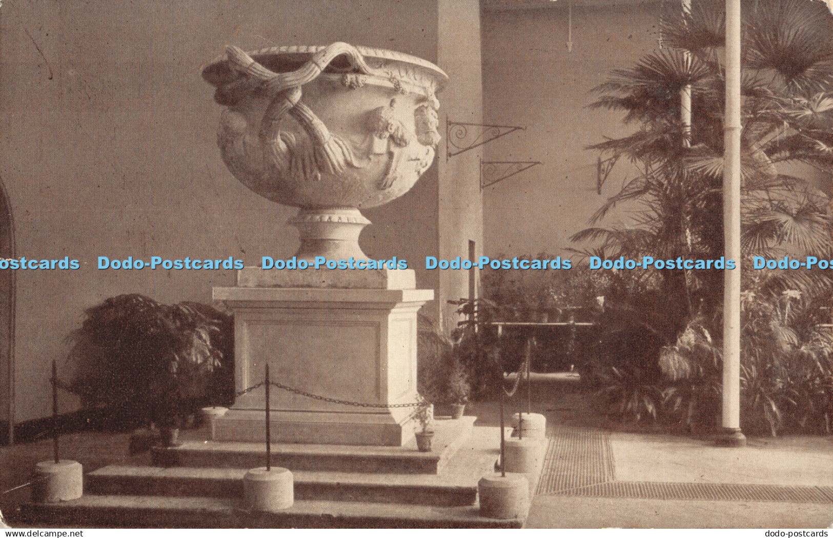 R393591 The Warwick Vase Purchased by George second Earl of Warwick