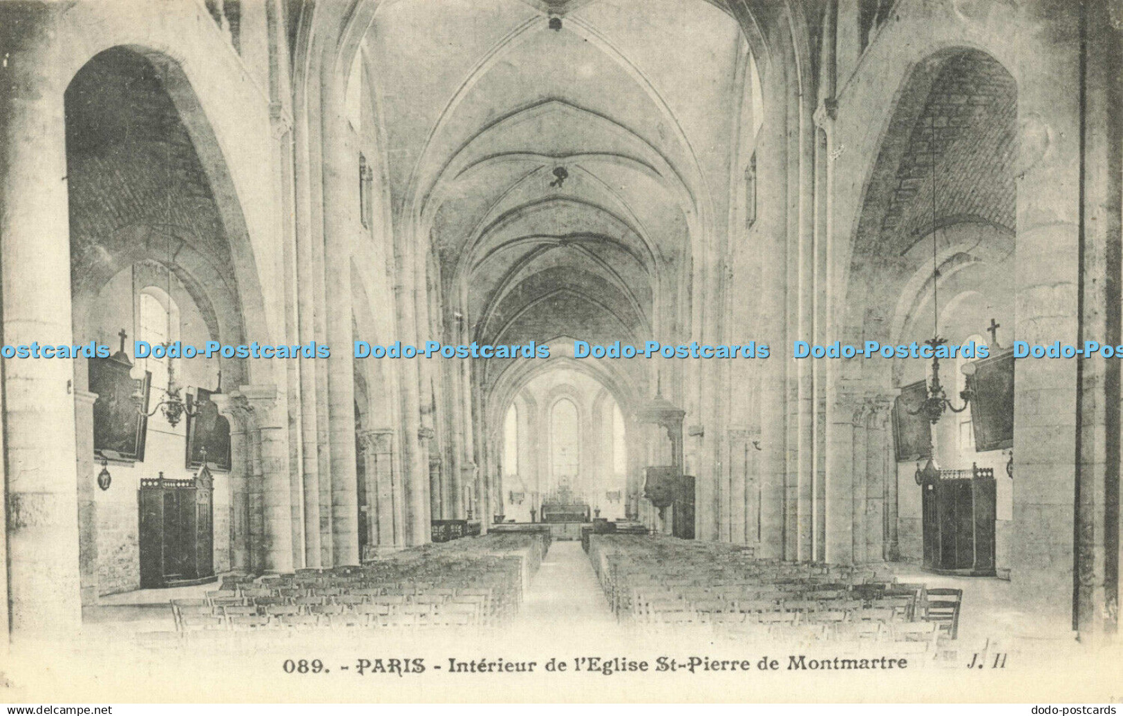 R592616 089 Paris Interieur de lEglise St Pierre de Montmartre J 11