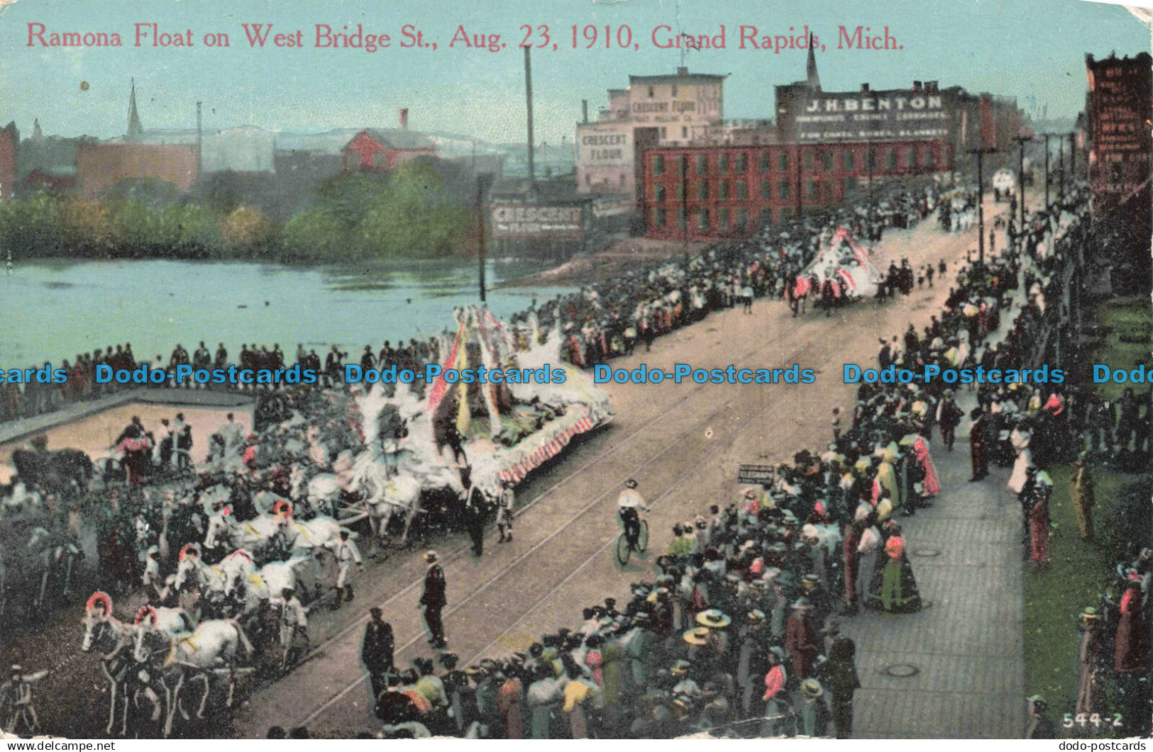 R673541 Mich. Ramona Float on West Bridge. Grand Rapids. Bert Ricker