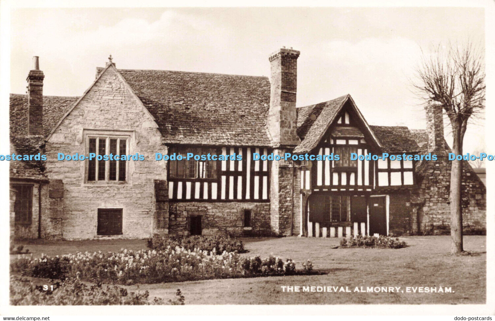 R687881 Evesham. The Medieval Almonry. RP