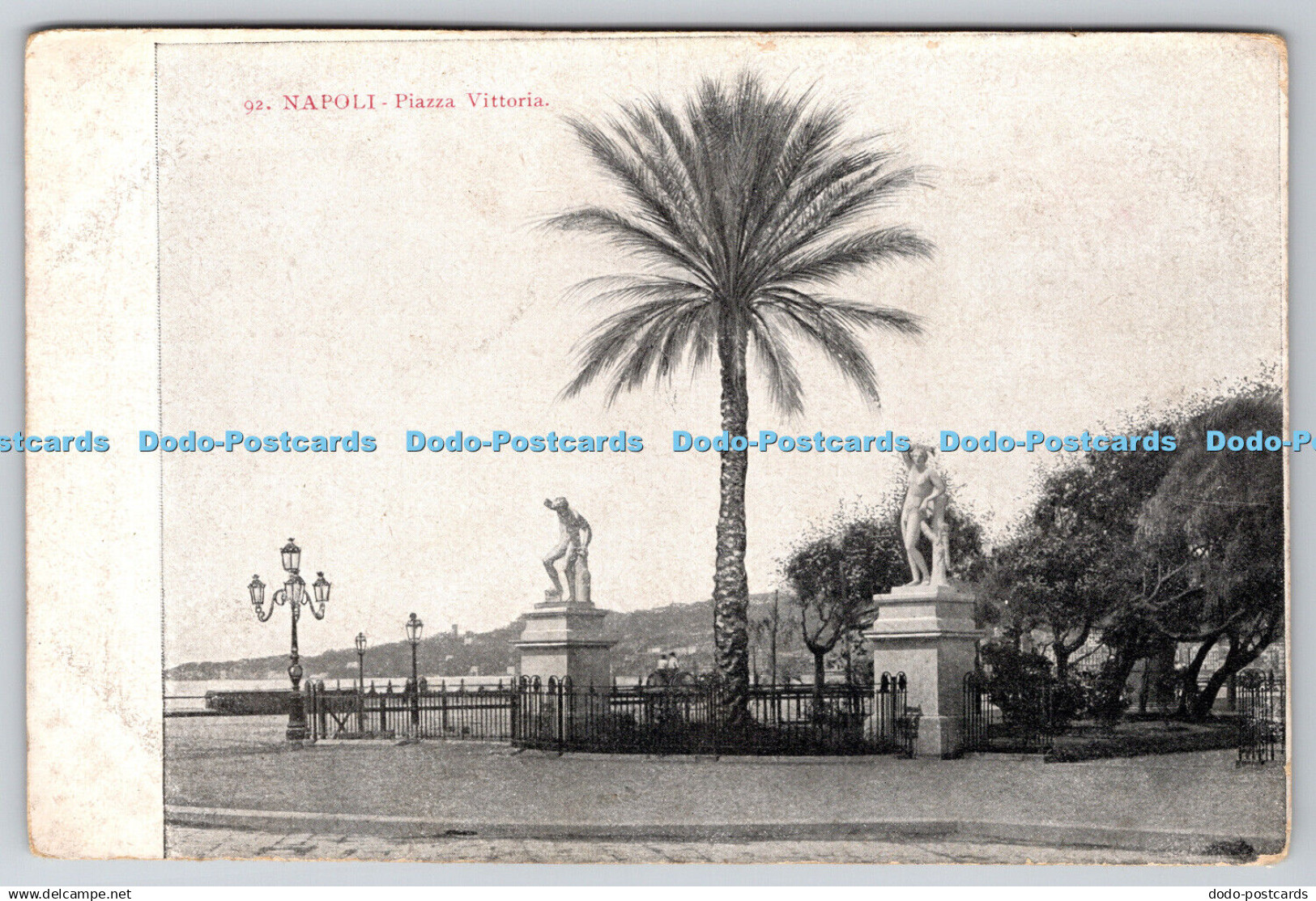 R761653 Napoli Piazza Vittoria Postcard
